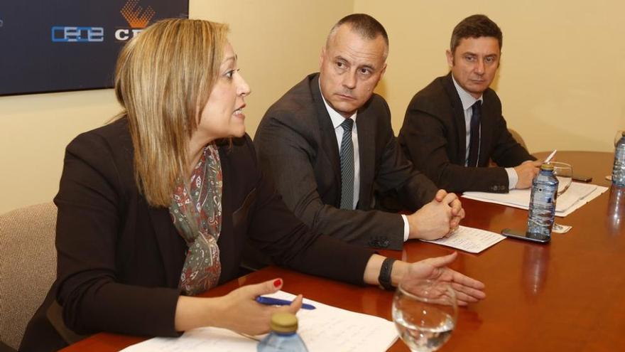 Elena Muñoz, Jorge Cebreiros y Miguel Fidalgo, ayer. // R. Grobas