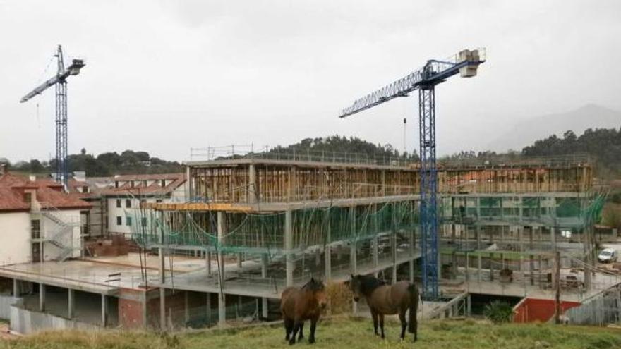 Las obras del hotel de la playa de Barru, ayer.