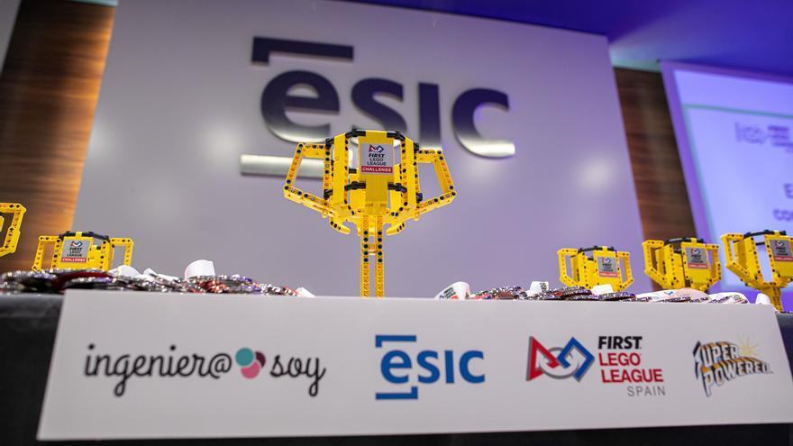 ESIC Valencia acoge a los robots de la FIRST LEGO League
