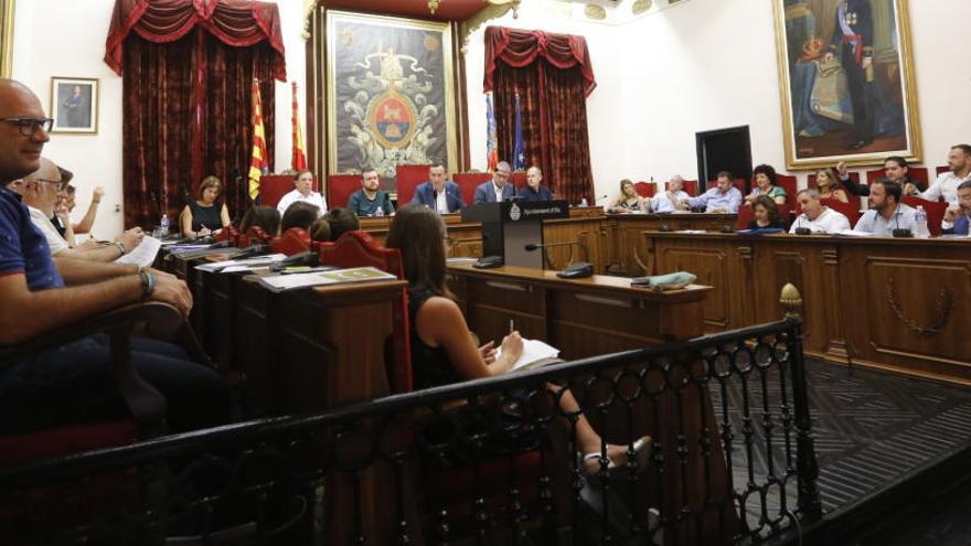 El pleno de Elche aprueba pedir la dimisión de Marzà