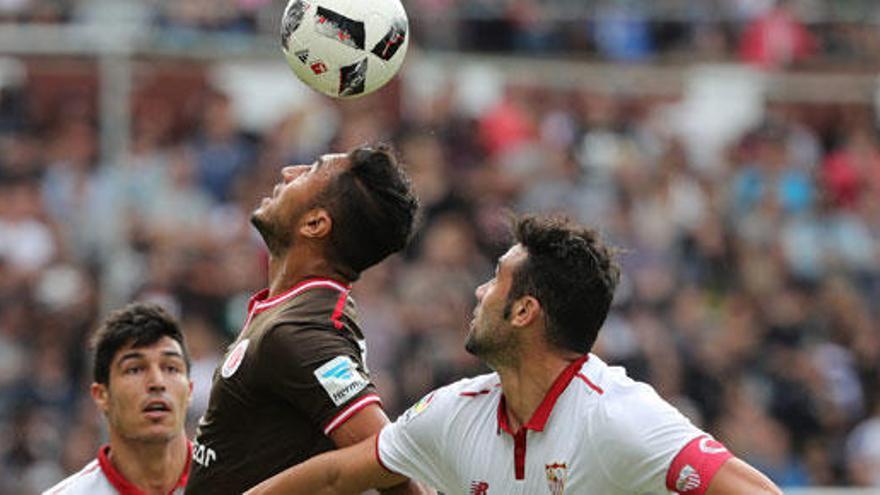 El Sevilla FC vence por 1-2 al St. Pauli alemán.