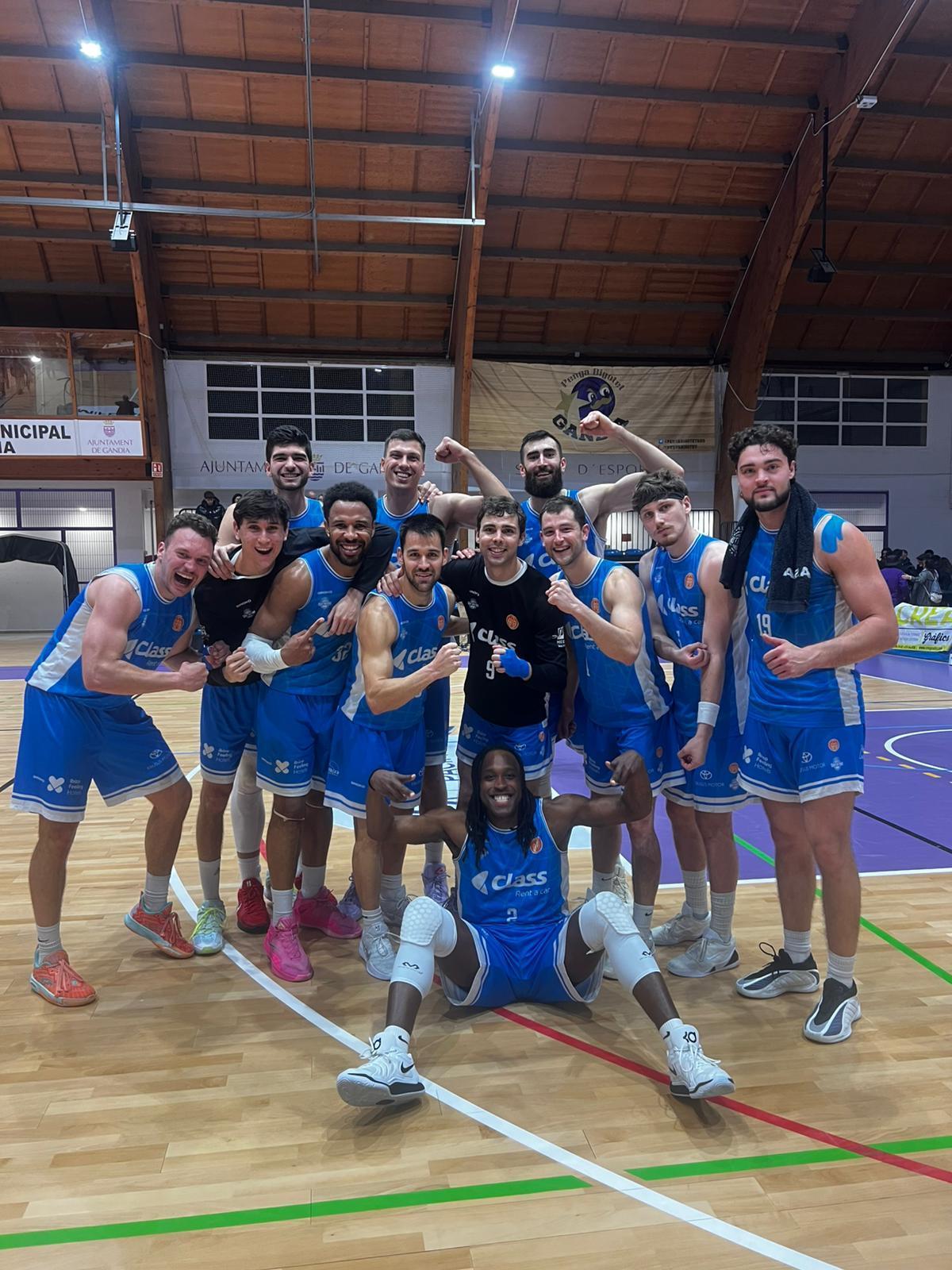 El Class celebera el triunfo en Gandía