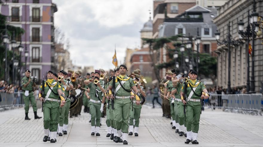 Defensa eliminará los límites de estatura para acceder a las Fuerzas Armadas y de oficiales de la Guardia Civil