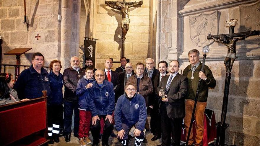 El cristo negro entrega su muñidor