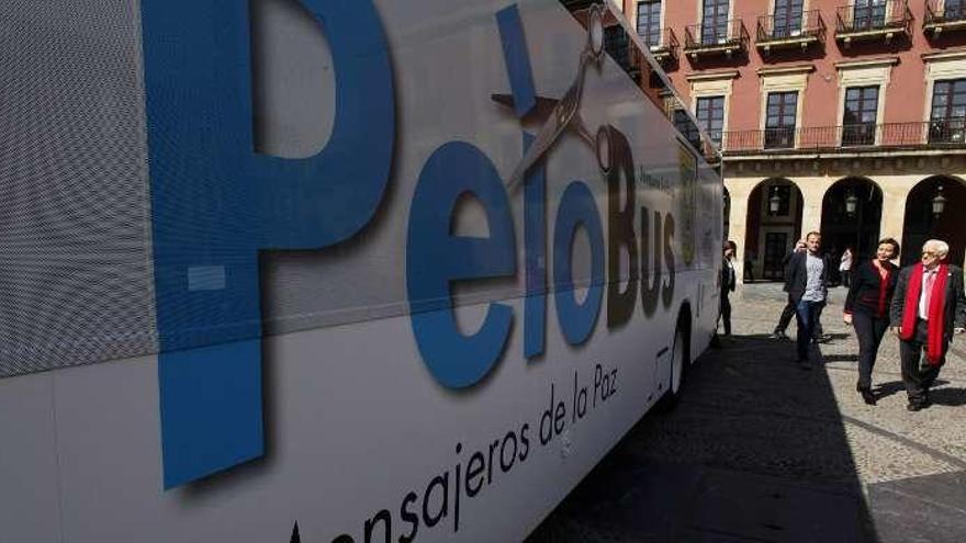 Presentación del &quot;Pelobús&quot;, el pasado mayo, en Gijón.