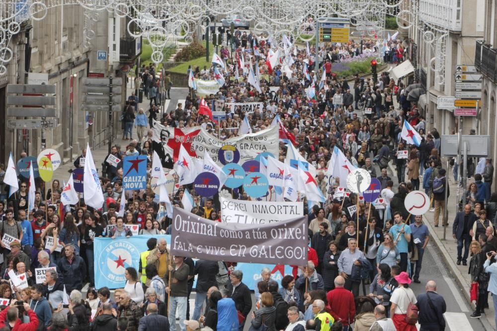 Diferentes entidades y colectivos salen a la calle para denunciar los impedimentos para usar el idioma "con normalidad" en el día a día.