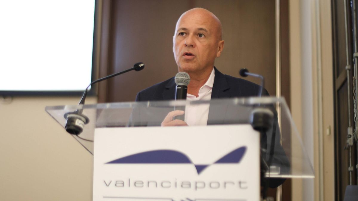 El director de Levante-EMV, Joan-Carles Martí, durante su intervención de apertura en el i Foro de Logística y Transporte de la Comunitat Valenciana.