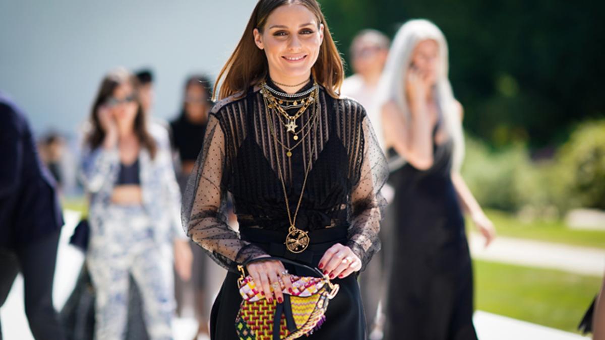 Olivia Palermo con el bolso 'Saddle' de Dior en el desfile de Alta Costura otoño-invierno 2018-19