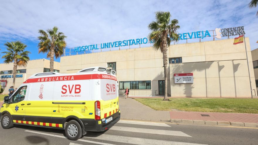 La marcha de dos de los cinco urólogos del Hospital de Torrevieja deja en precario la especialidad