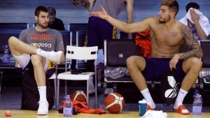 Juancho Hernángomez (izquierda) junto a su hermano Willy, con la selección durante el pasado Mundial