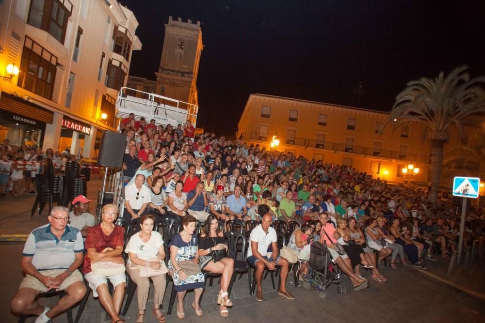 Las embajadas recrean la lucha entre los bandos de la cruz y la media luna para hacerse con el control de Elche