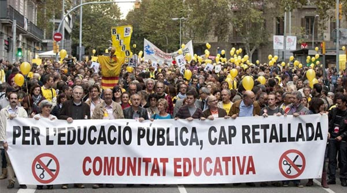 Pares, alumnes i mestres reclamen cobrir les substitucions dels docents des del primer dia