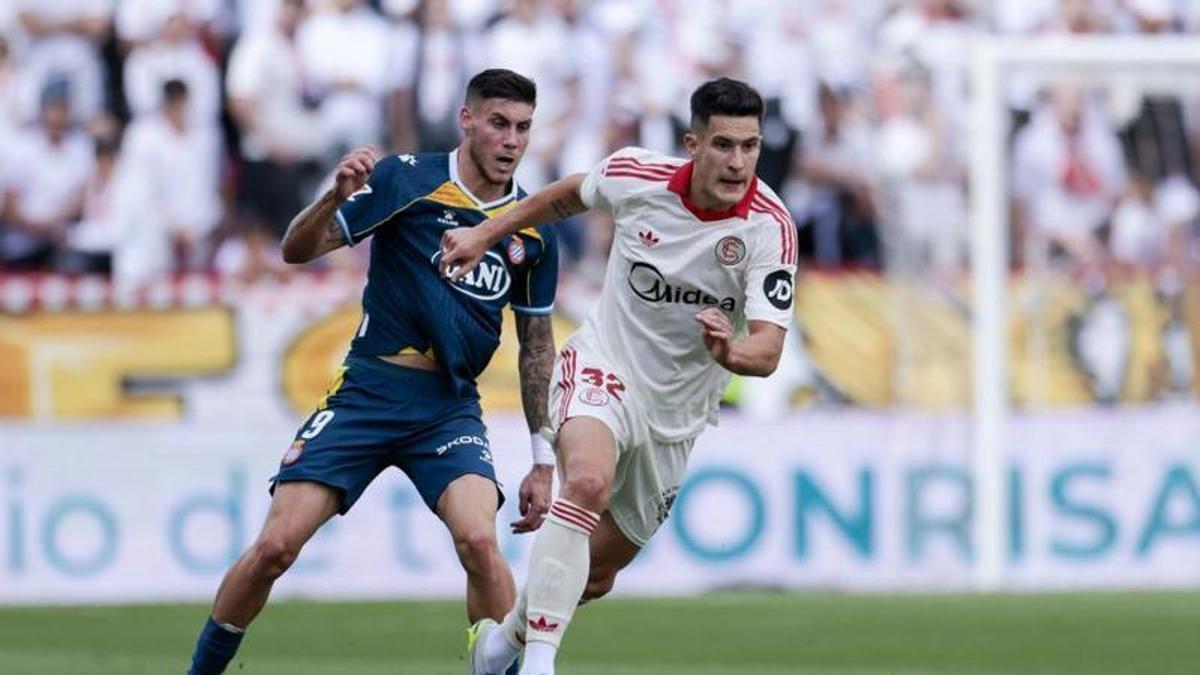 Espanyol y Sevilla, dos de los implicados en el descenso, ayer en el Pizjuán