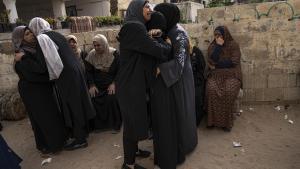 Funeral por ciudadanos palestinos fallecidos en un ataque aéreo israelí en la ciudad de Gaza