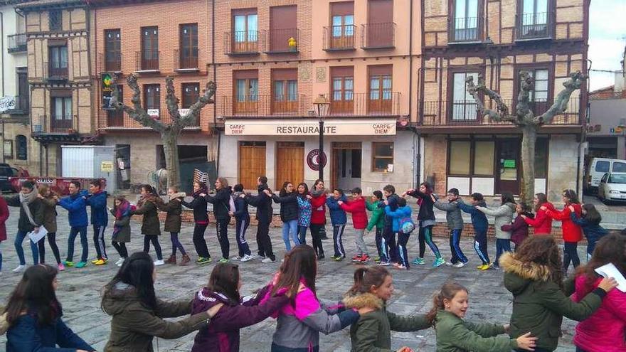 Estudiantes del Amor de Dios de Toro, Valladolid y Arévalo participan en una convivencia