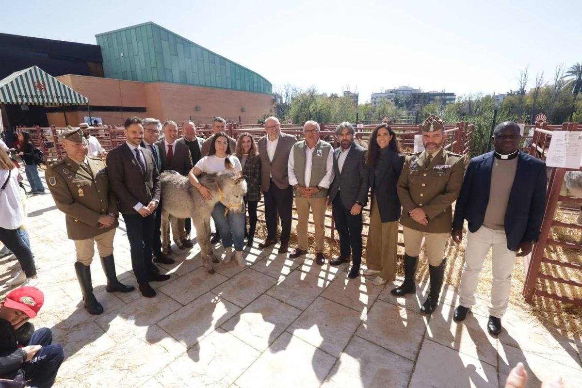 Autoridades y organizadores de la jornada en la UCO.