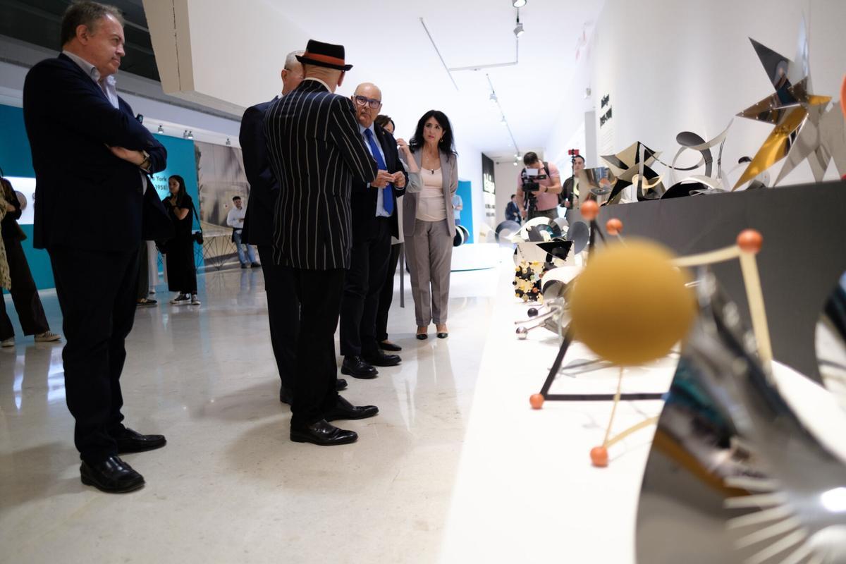 La exposición 'Del óvulo al origen. Un viaje a la inversa', de Frank Rebajes en el MUCAC La Coracha