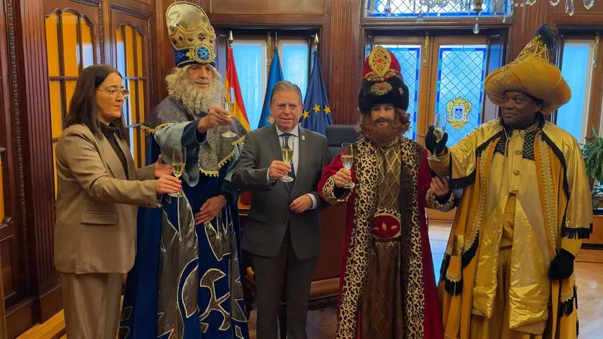El alcalde de Oviedo pide a los Reyes Magos "celeridad para aabar los proyectos pendientes": "Quiero que la ciudas siga avanzando"