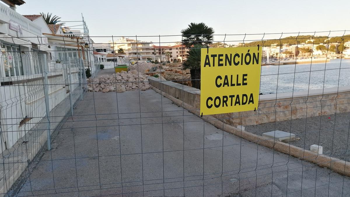 Einige Abschnitte der Meerespromenade in Cala Ratjada sind derzeit für Fußgänger gesperrt