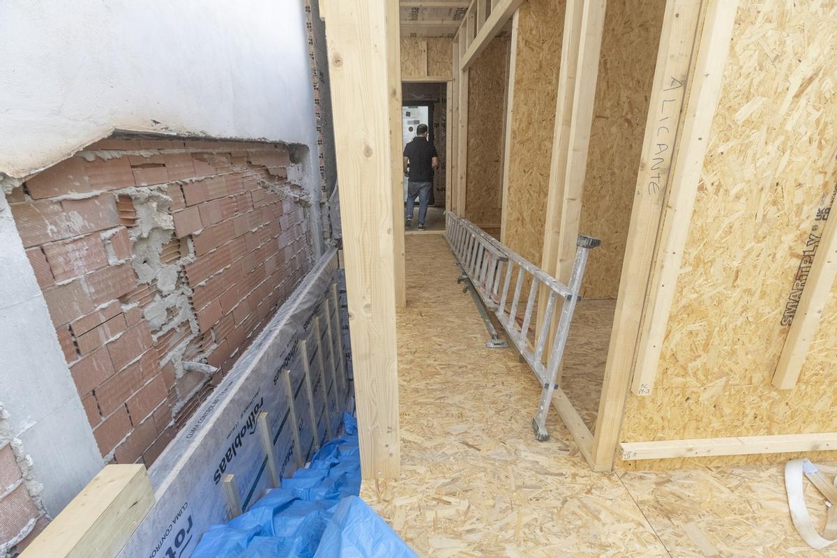 Acceso y distribución de la primera planta.