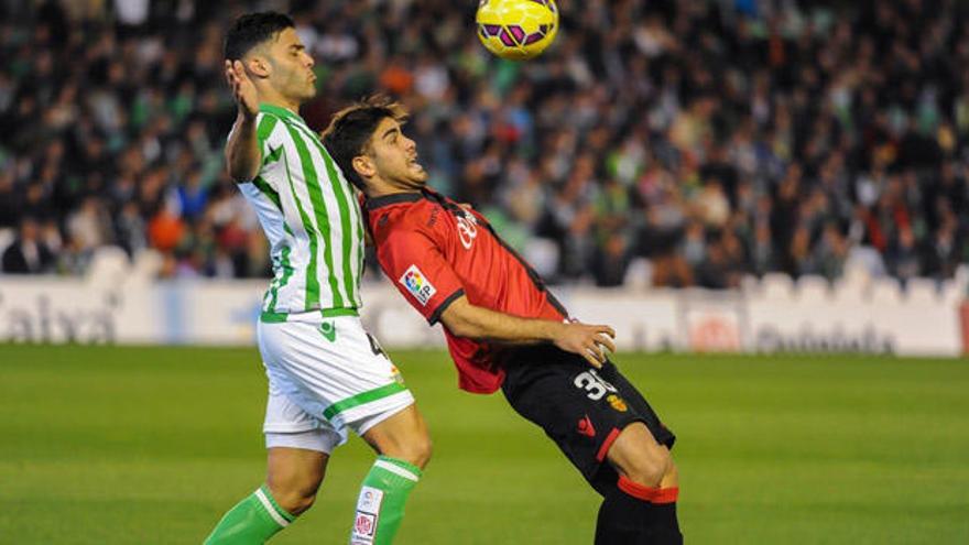 El Mallorca dobla la rodilla en el Villamarín