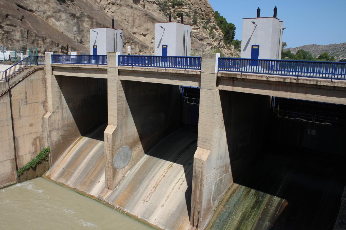 Infraestructura del Azud de Ojós.