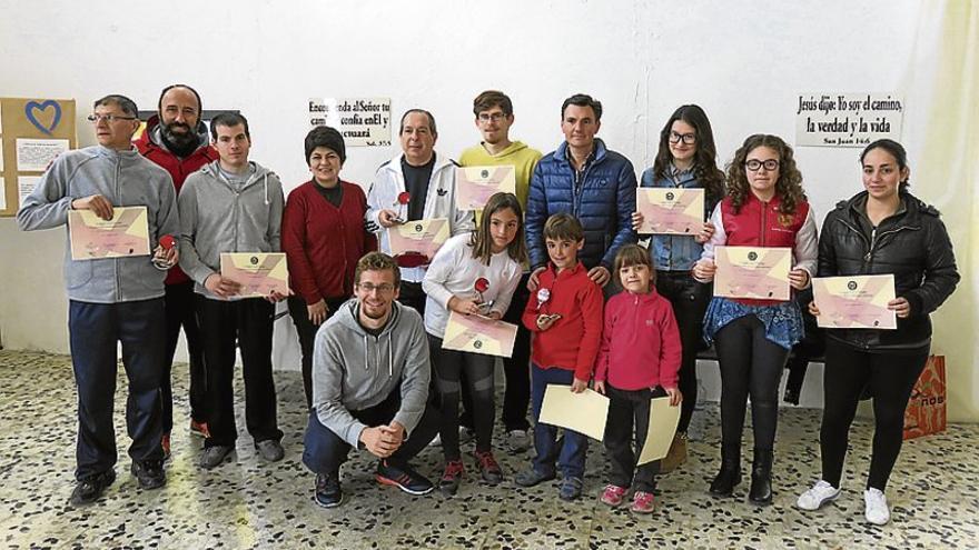 Un torneo de tenis de mesa reúne a once participantes en Coria