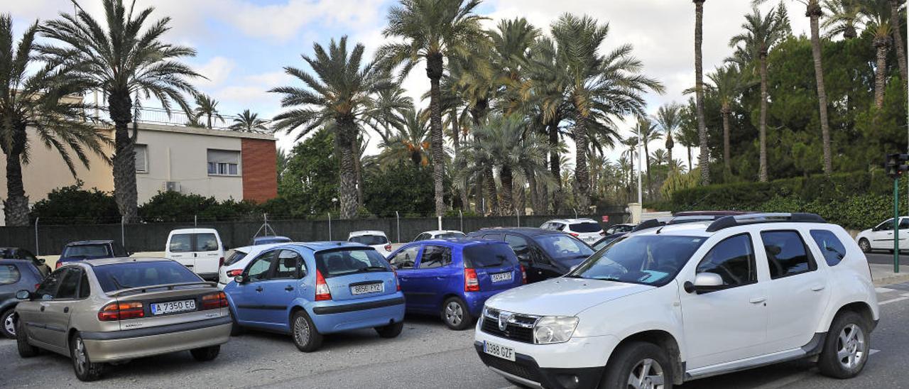 Compromís pide prudencia con los parkings en rotación y la oposición desconfía del plan