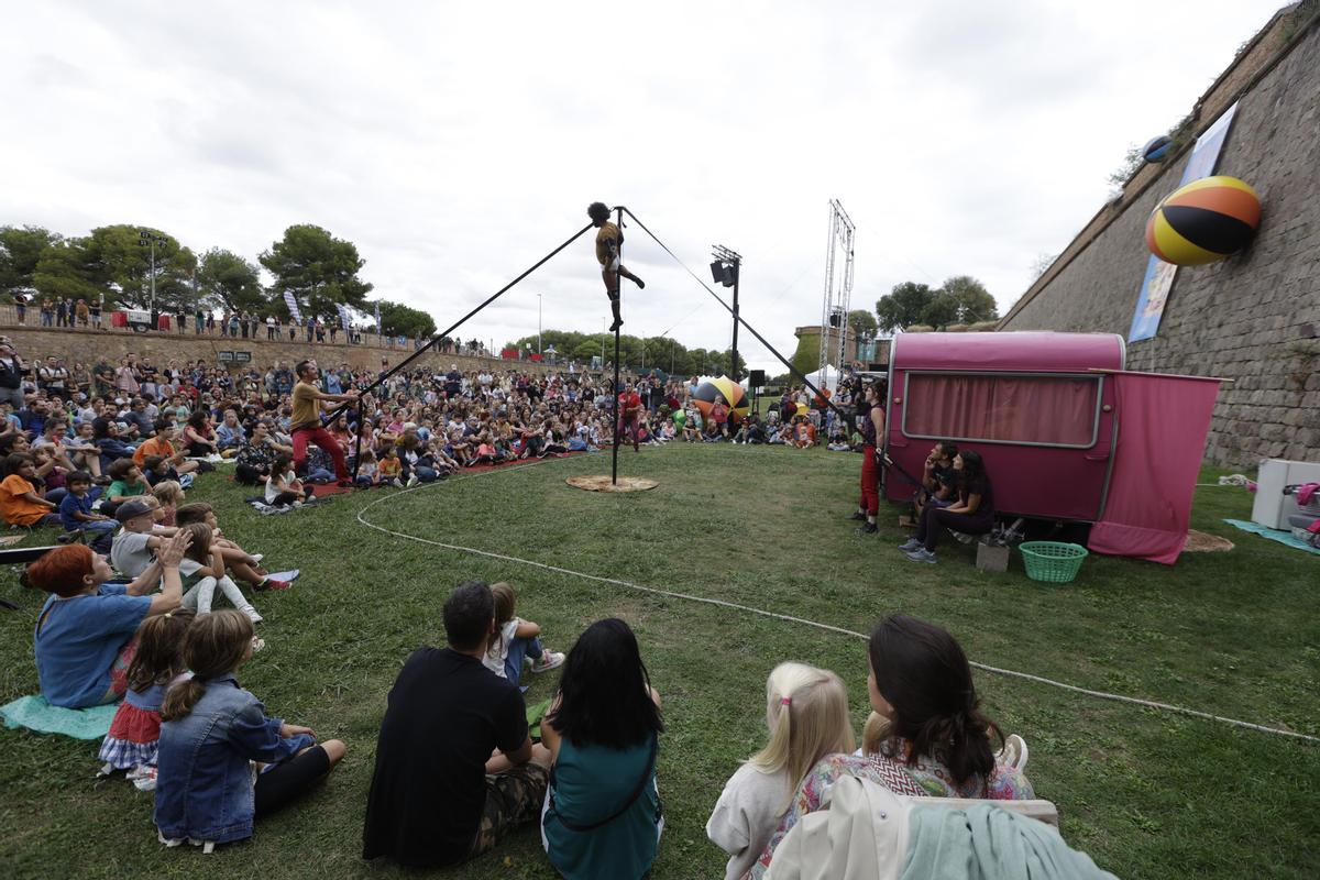 Los espectáculos de circo invaden el Castell de Montjuïc.