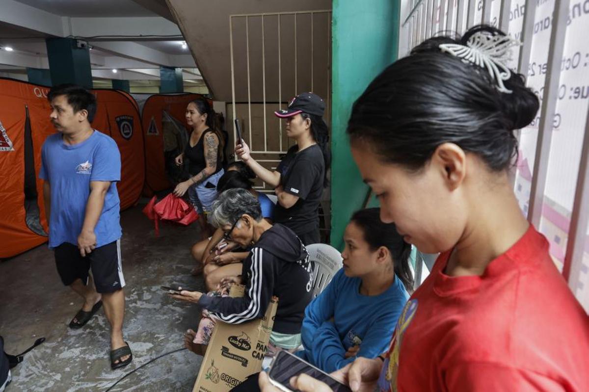 Filipinas evacúa a casi un millón de personas ante la llegada del supertifón Fung-wong.