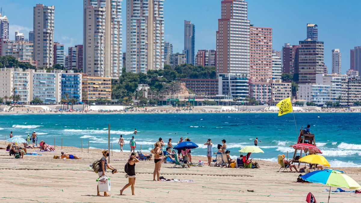 Imagen de la playa de Poniente de Benidorm este pasado fin de semana