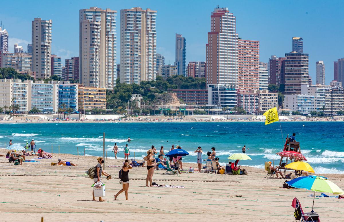 Imagen de la playa de Poniente de Benidorm este pasado fin de semana