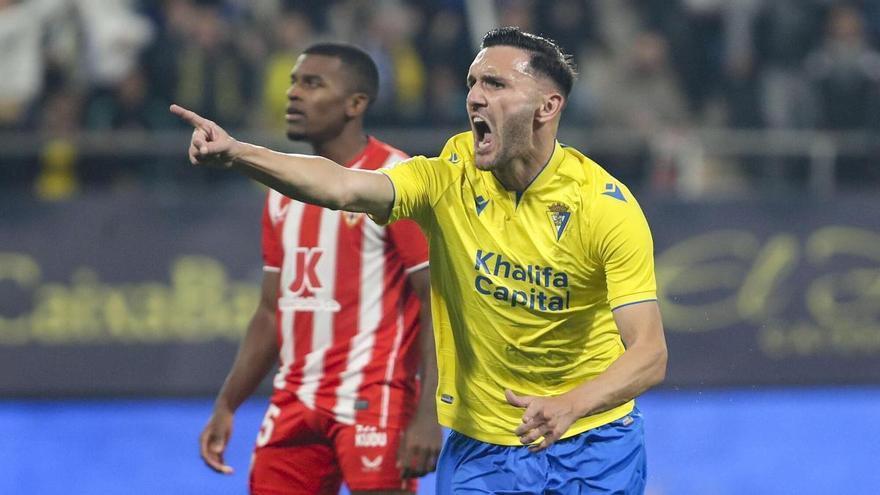 Dos detenidos por estafar a Lucas Pérez, futbolista del Cádiz: le pagaron 340.000 euros con billetes falsos