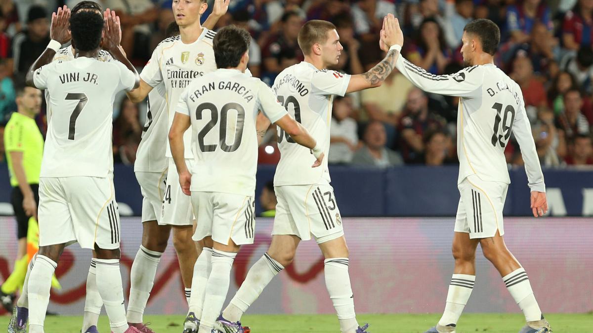 El Madrid también suma en Valencia con penalti incluído