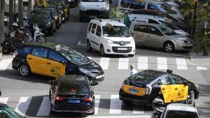 Taxis y VTC, en los alrededores del Park Güell, el pasado enero