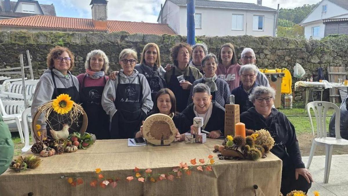 Varias miembras de la asociación As Berenguelas durante el Día da Muller no Rural