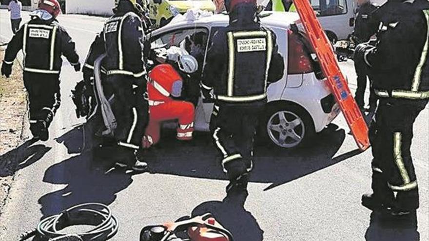 Dos ancianos resultan heridos en una colisión frontal en Alcossebre