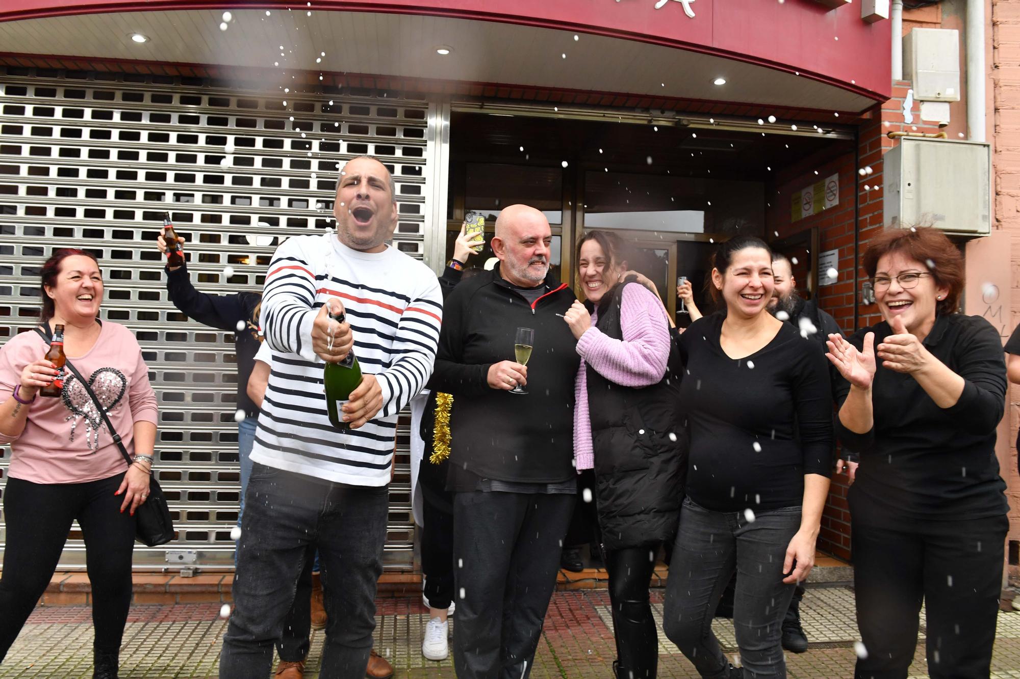 El Gordo cae en A Coruña: El primer premio de la Lotería de Navidad deja 180 millones entre la calle Barcelona y El Gaucho I