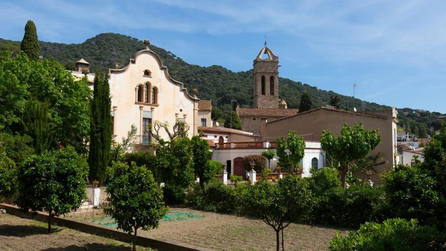 El pueblo a media hora de Barcelona, sin turistas y excepcionalmente bonito: ofrece arquitectura catalana y rutas senderistas con vistas al Mediterráneo