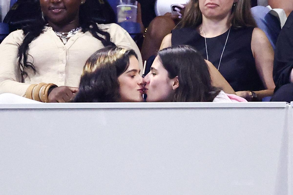 Rosalía i Loli Bahia es fan el primer petó en públic: una cita al US Open amb l’actriu d’‘Euphoria’ Alexa Demie