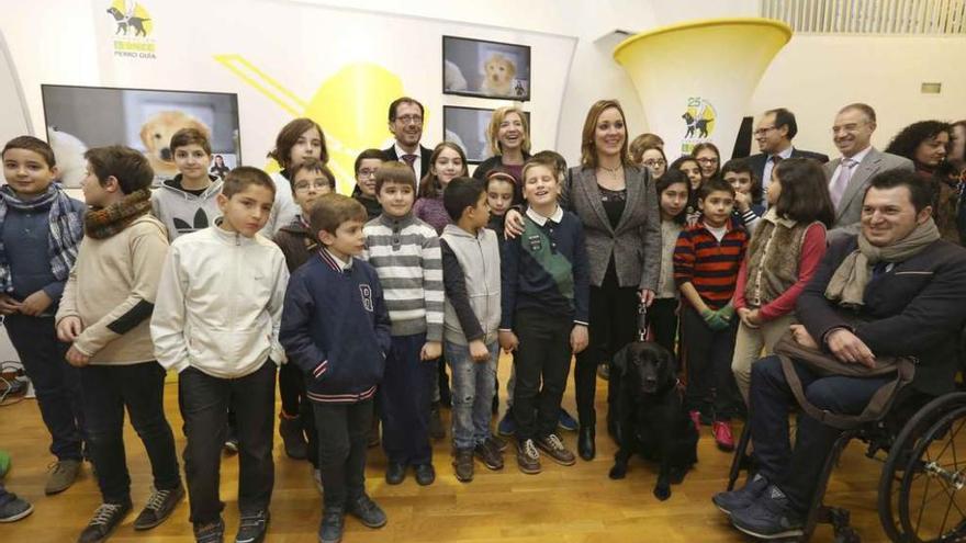 Alumnos de un colegio de Valladolid asistieron ayer a la apertura de la muestra.