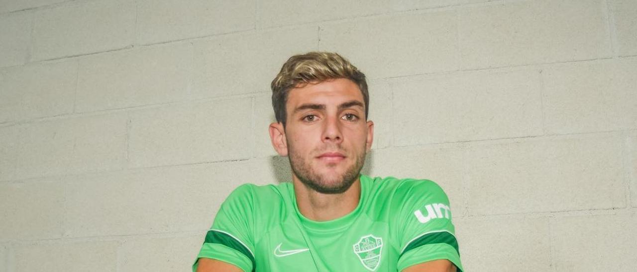 Lucas Boyé haciendo bicicleta, durante un entrenamiento