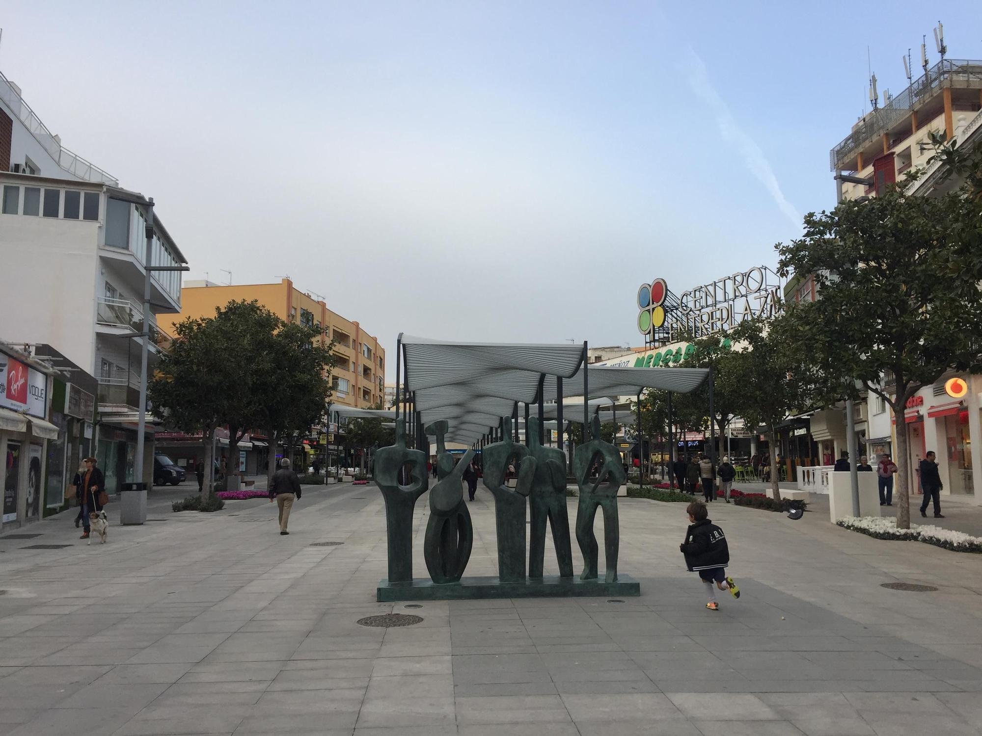 'Los Oficios', en su antigua ubicación en la plaza de la Costa del Sol de Torremolinos