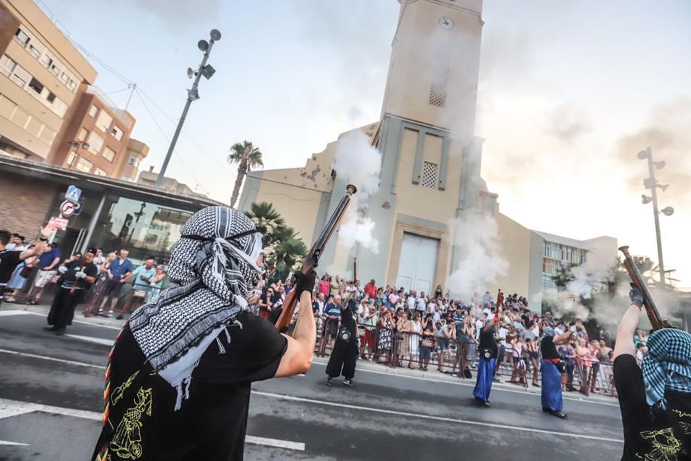 Más cara, pero a tiempo, ha llegado la pólvora para protagonizar la guerrilla de arcabucería de las fiestas de Sant Jaume de Guardamar