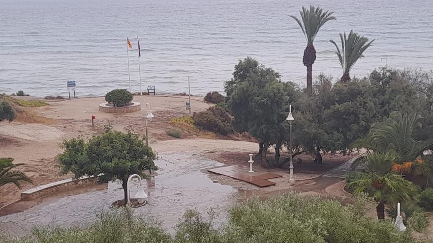 La DANA causa otro vertido de aguas residuales en la playa de l&#039;Almadrava de El Campello