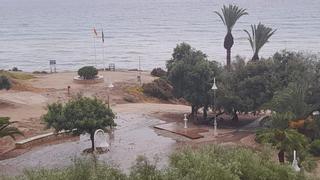 La DANA causa otro vertido de aguas residuales en la playa de l'Almadrava de El Campello