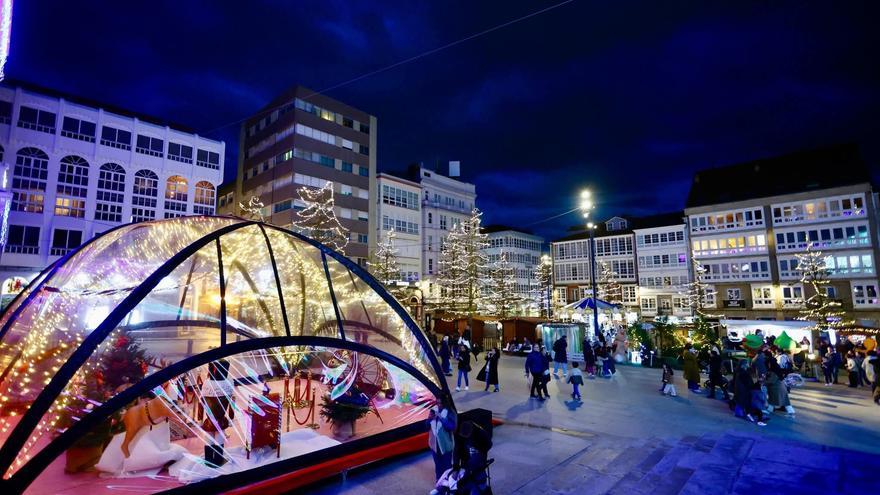 Mercado artesanal, pista de hielo, talleres infantiles... Ferrol brilla más que nunca estas Navidades