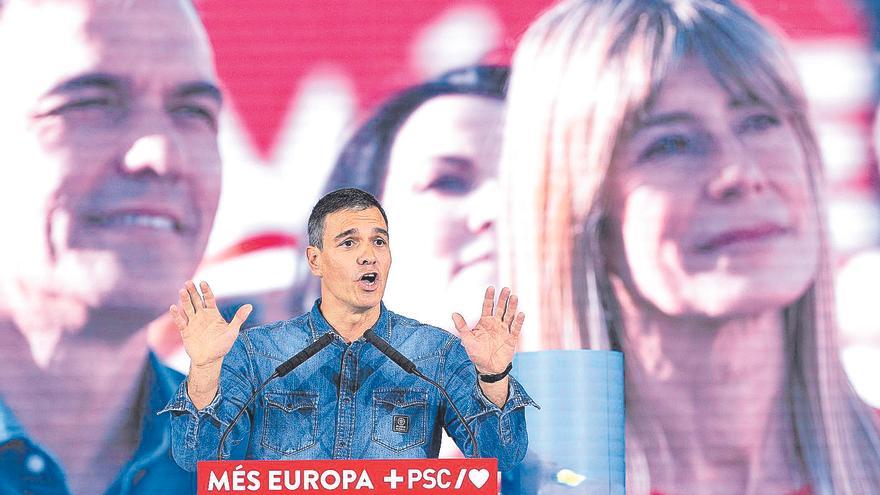 Sánchez acelera en la recta final de una campaña influida por el caso de su mujer