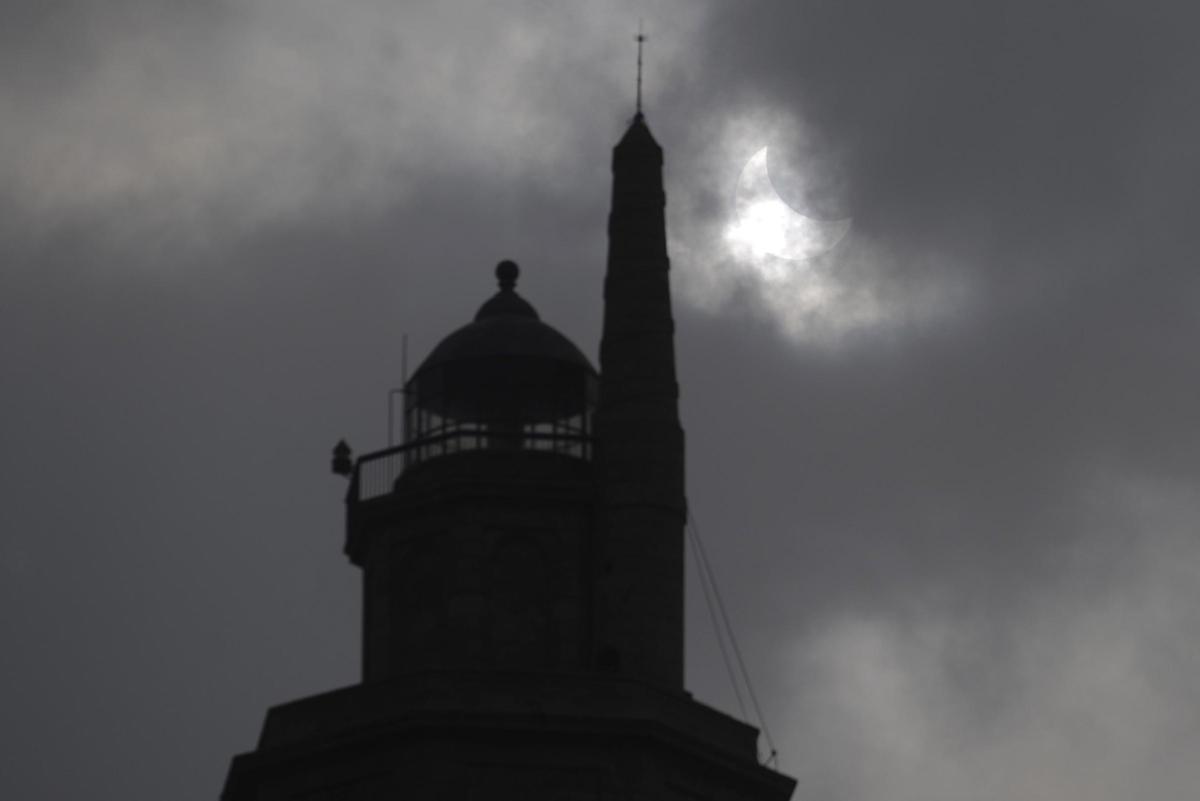 Eclipse solar parcial del 20 de marzo 2015 sobre la Torre de Hércules