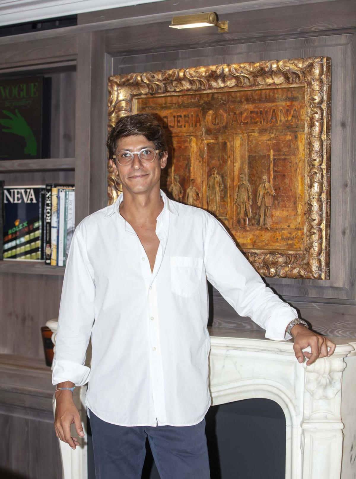 Pablo Fuster, en ‘El saloncito’ de la reformada tienda del carrer Colom.